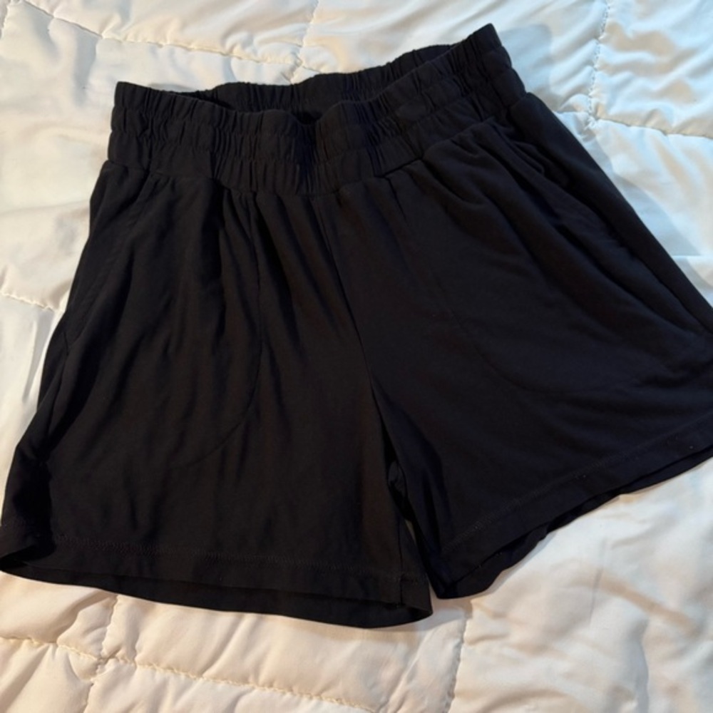 Women's‎ small Black Activ Shorts with pockets.